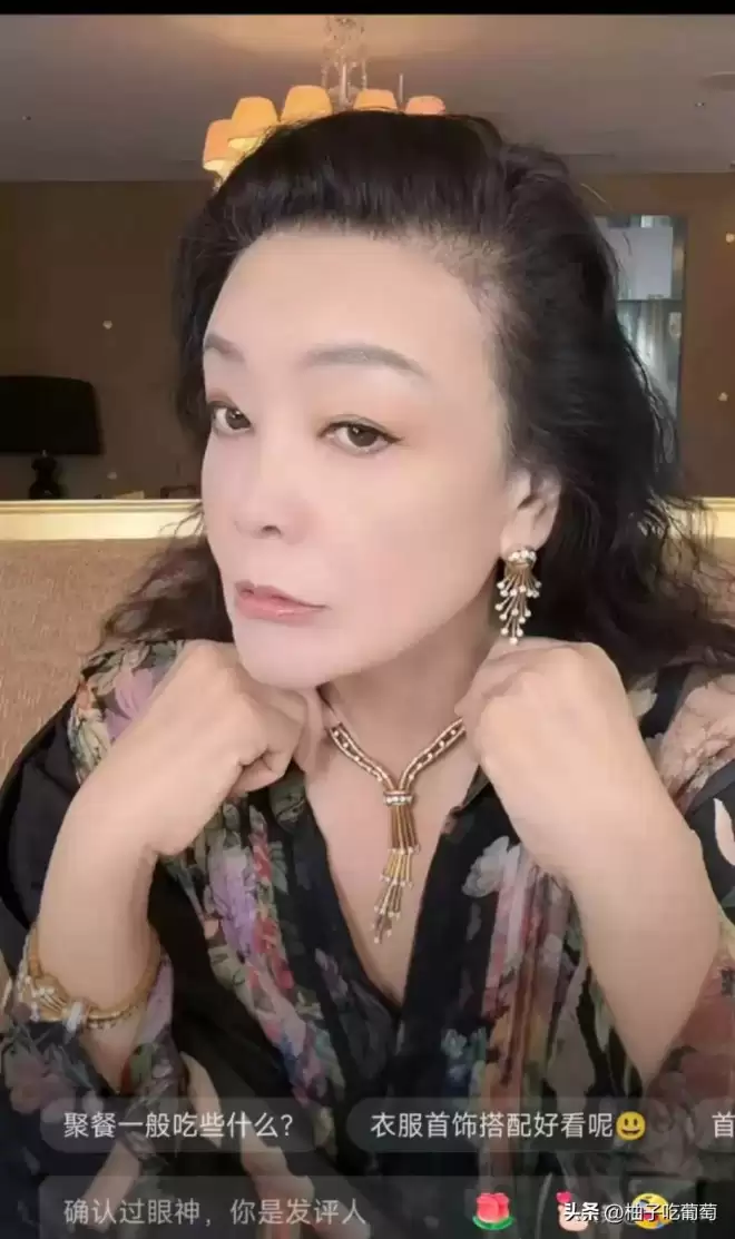 张兰直播被满屏恭喜冲榜！筱梅已住院待产