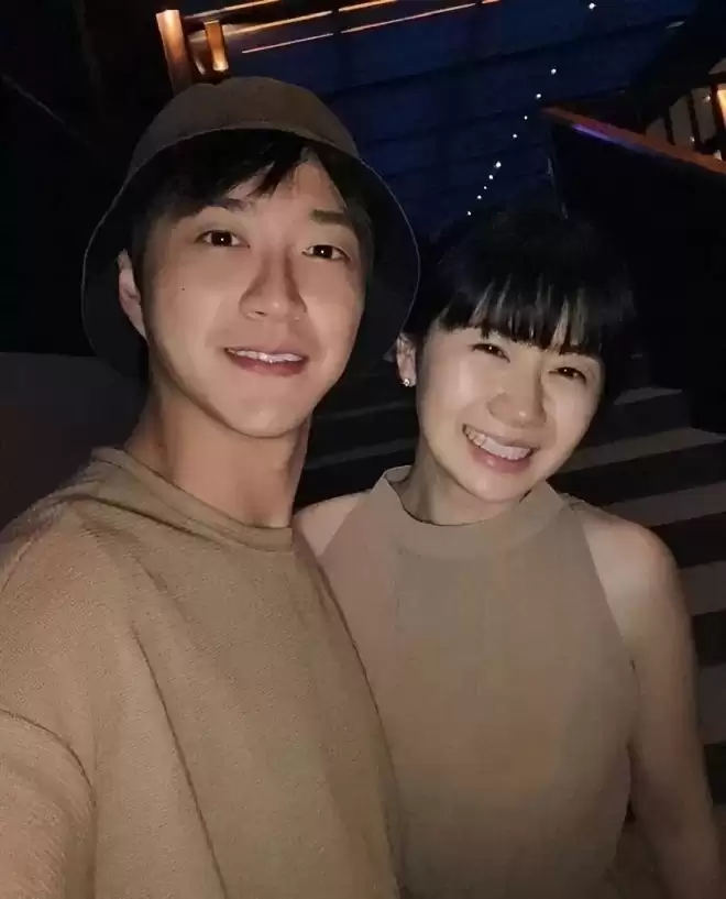 陈妍希送儿子回前夫家过年，机场依依不舍