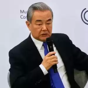 王毅：特朗普非常尊重中方，但还有人想打压中国