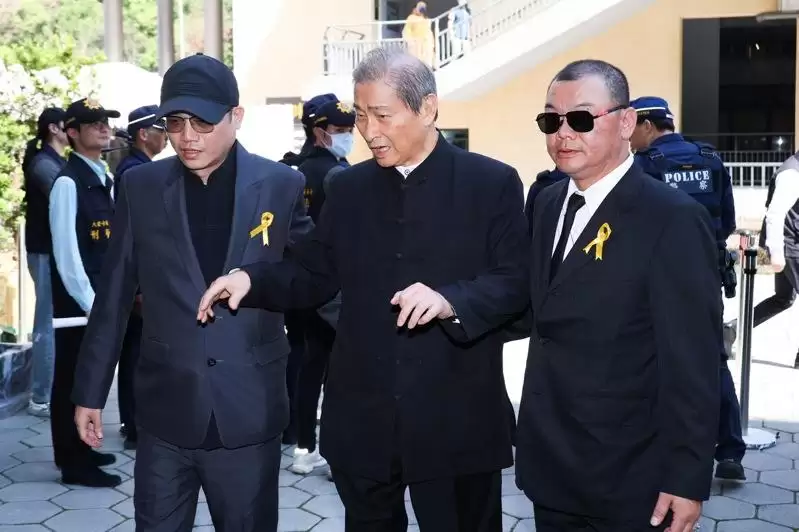 同为77岁阴阳两隔 “白狼”张安乐送别“鬼见愁”吴敦