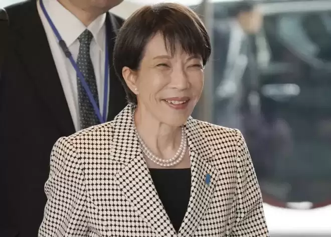高市早苗惊传送医！病情恶化 手指严重变形