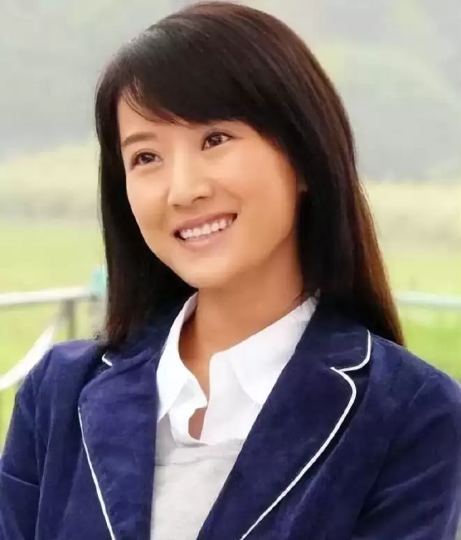 李念罕见露面:巅峰期闪婚富豪险遭封杀,却为何比其他阔太都幸福
