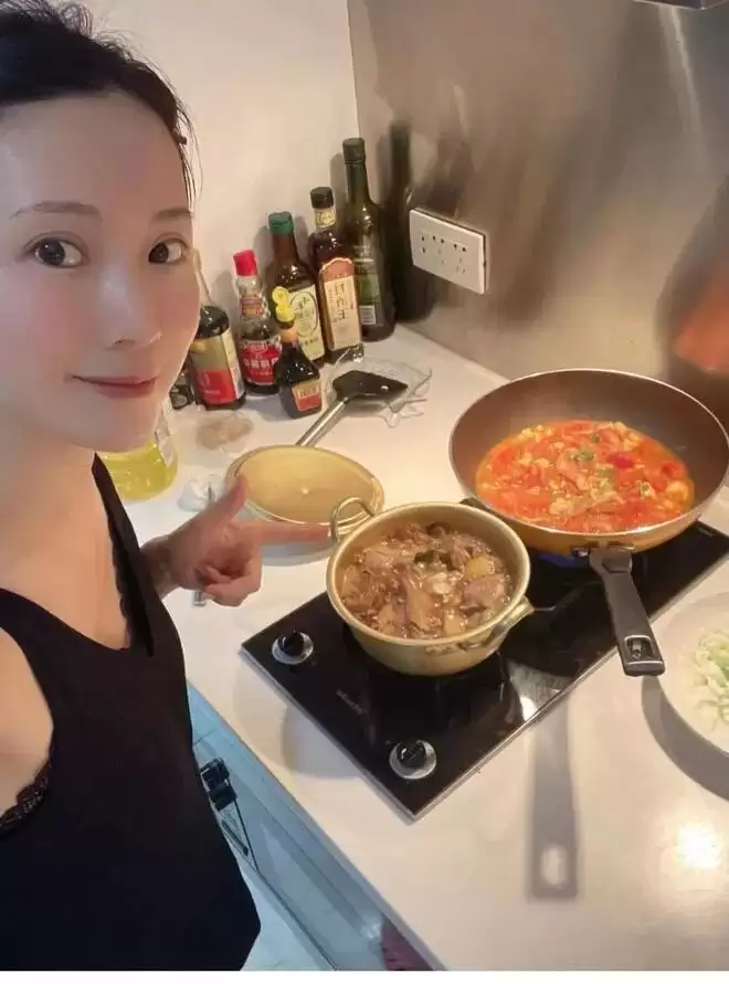 李念罕见露面:巅峰期闪婚富豪险遭封杀,却为何比其他阔太都幸福