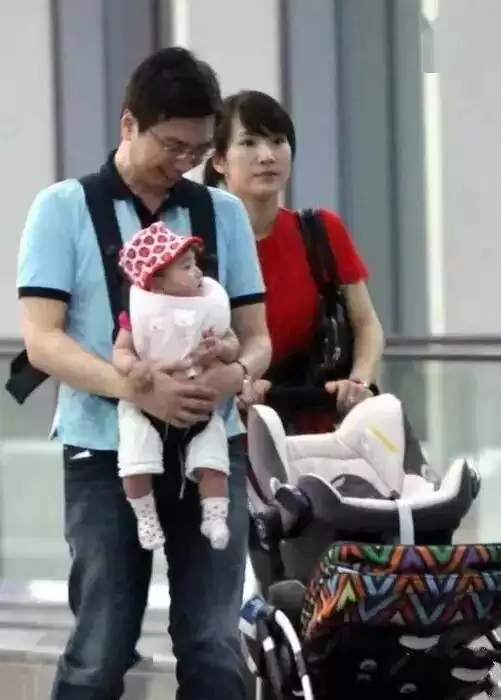 李念罕见露面:巅峰期闪婚富豪险遭封杀,却为何比其他阔太都幸福