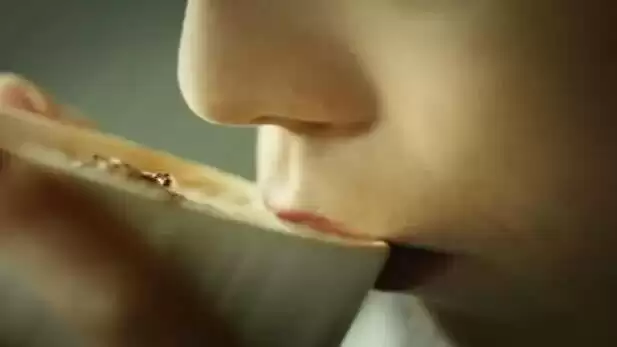 比富士山爆发还惨！女捧断头生吞脑浆 刑警见“地狱餐桌”崩溃逃出