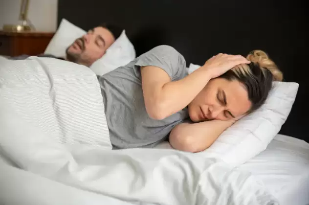 越来越多加人“睡眠离婚” 分床睡反而更幸福