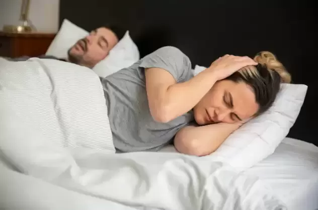 越来越多加人“睡眠离婚” 分床睡反而更幸福