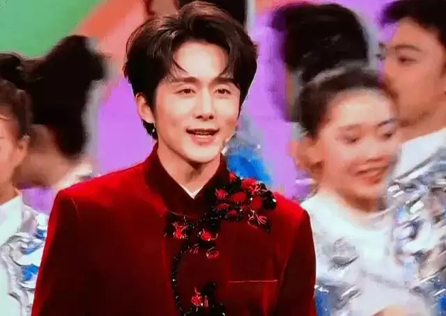 春晚众星状态：热巴刘涛败在妆容，希林成网红脸