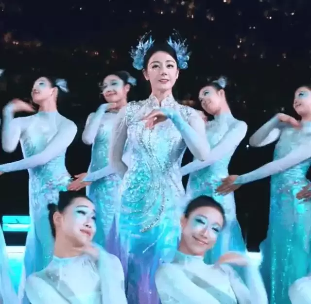 春晚众星状态：热巴刘涛败在妆容，希林成网红脸