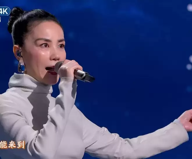 众星春晚镜头太真实！王菲撞脸潘虹，热巴圆润发福