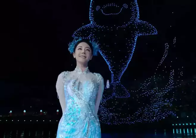 众星春晚镜头太真实！王菲撞脸潘虹，热巴圆润发福
