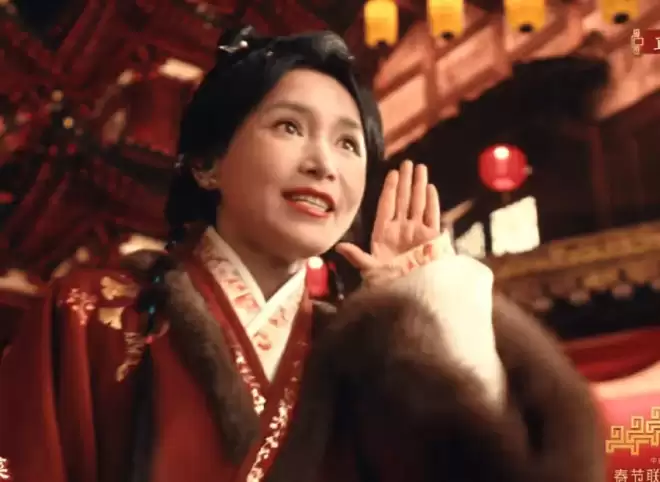众星春晚镜头太真实！王菲撞脸潘虹，热巴圆润发福