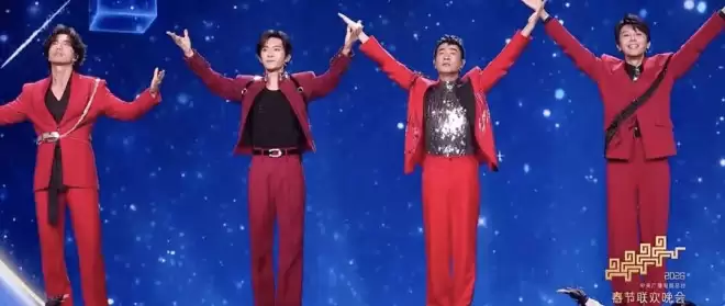 众星春晚镜头太真实！王菲撞脸潘虹，热巴圆润发福