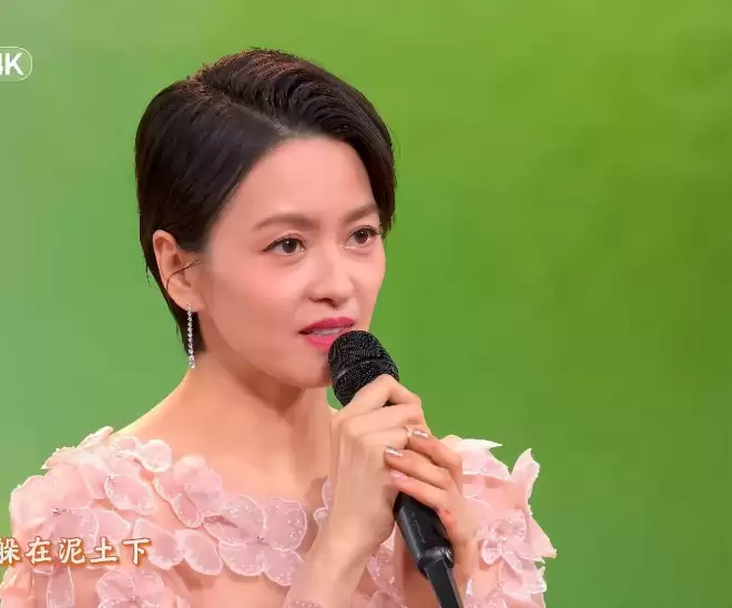 众星春晚镜头太真实！王菲撞脸潘虹，热巴圆润发福