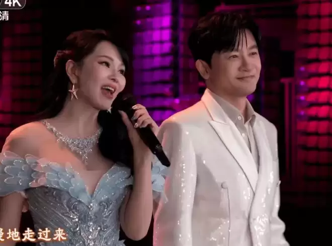 众星春晚镜头太真实！王菲撞脸潘虹，热巴圆润发福
