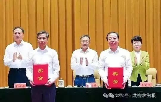 被称正部级“时装女王”，高官终于落马
