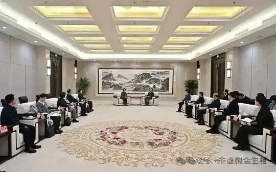 被称正部级“时装女王”，高官终于落马