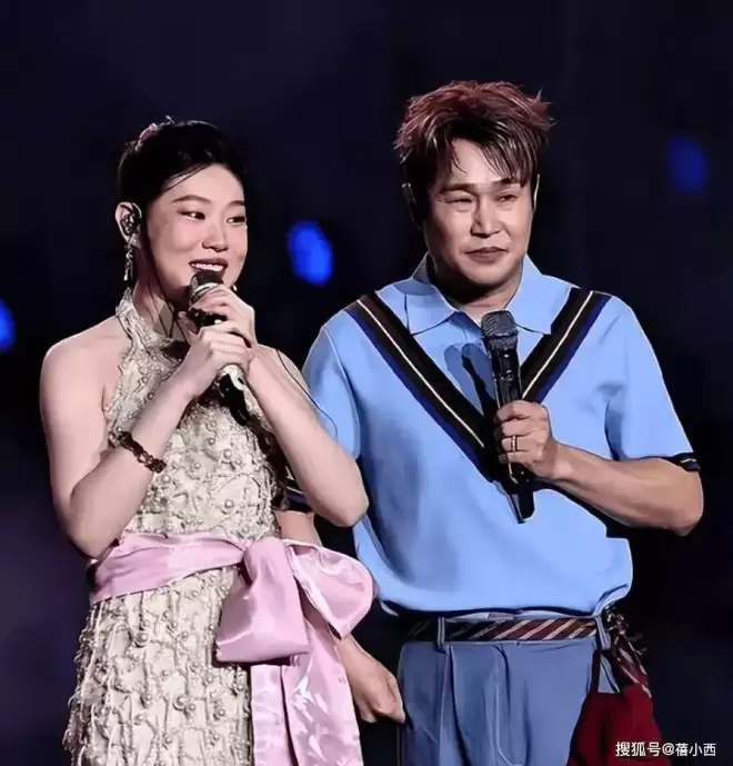 小沈阳女儿不漂亮却会穿，20岁气场直追爸爸
