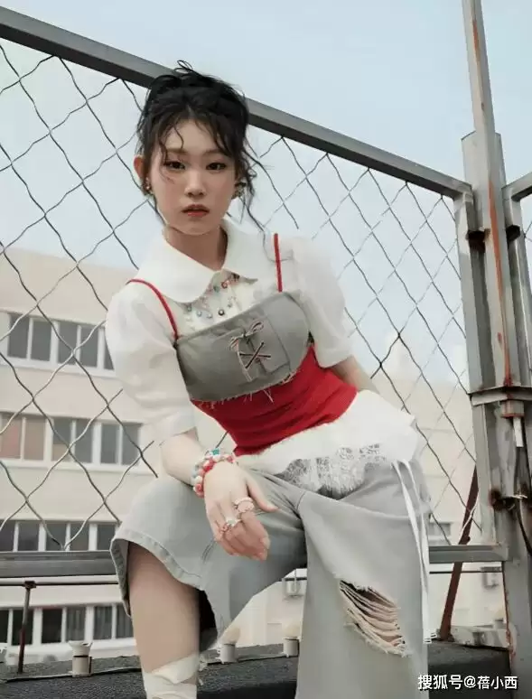 小沈阳女儿不漂亮却会穿，20岁气场直追爸爸
