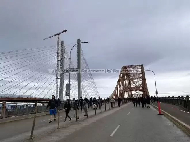 实拍｜大温89年老桥落幕，市民纷涌打卡告别