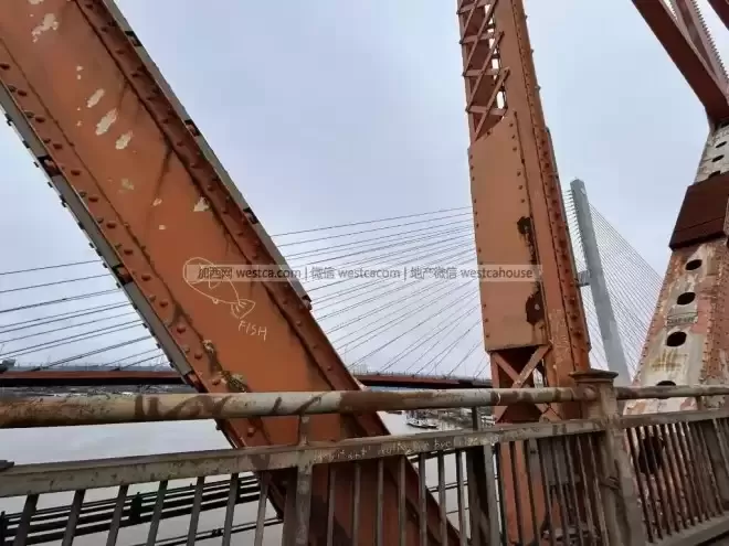实拍｜大温89年老桥落幕，市民纷涌打卡告别
