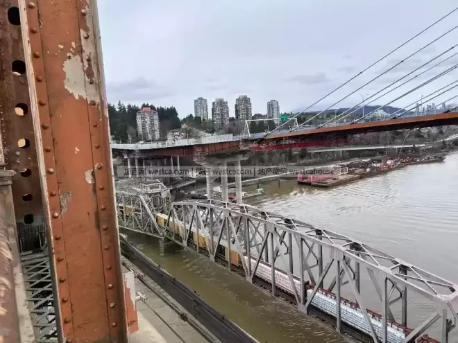实拍｜大温89年老桥落幕，市民纷涌打卡告别