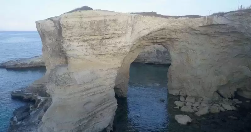意大利情人拱门“情人节当天”突倒塌 接吻传说成绝响 残骸画面曝光