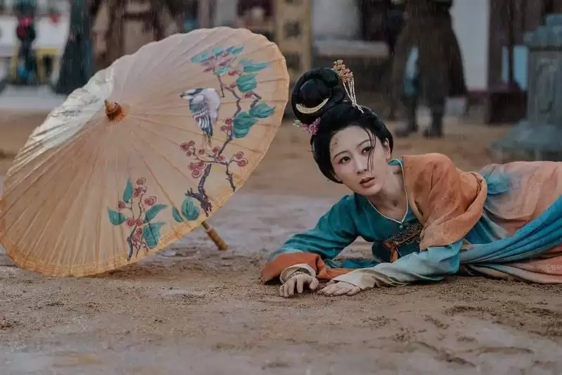 90后女星扛收视TOP10 迪丽热巴排第二、榜首拍一部火一部