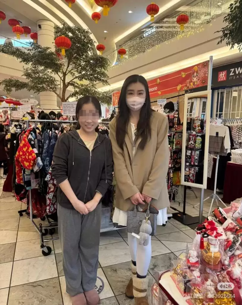 王祖贤温哥华行年宵身上一物显可爱  语音安抚孤独海外过节粉丝