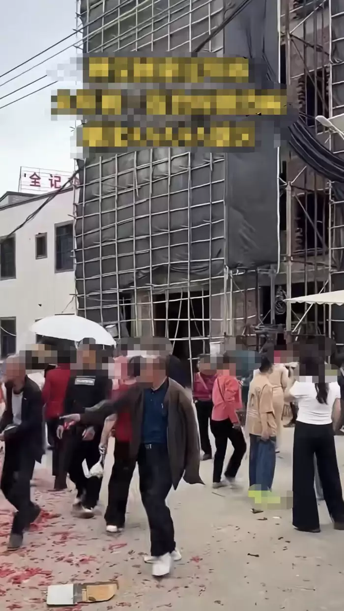 全红婵在湛江老家过年，不少外地游客打卡
