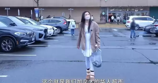 59岁王祖贤在加拿大过年!豪宅首曝光和朋友一起包饺子