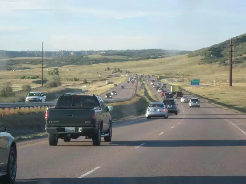 科罗拉多州30车严重追撞 至少4死  I-25交通中断
