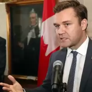 保守党危！议员杰纳鲁倒戈加入自由党, 三个月内已有三人反水