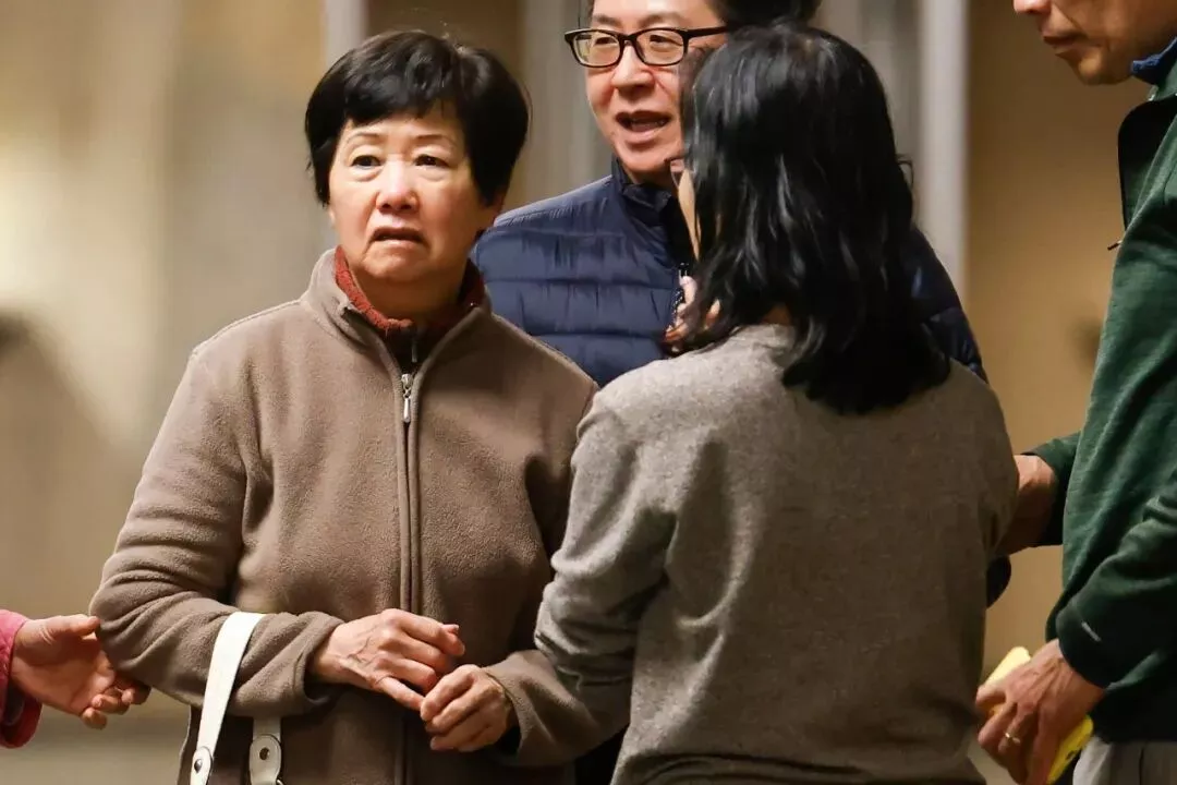 巨大争议 华裔老太撞死高管一家 迅速转移财产 仅缓刑+吊照