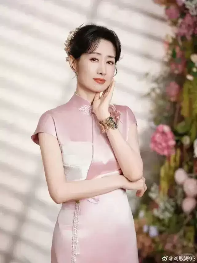 不愧是今年春晚最美的节目，女神们真的美爆啦！