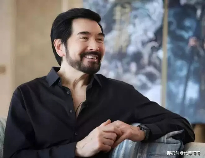 65岁费翔近况曝光!经历4段恋情坚持不婚不育,如今独居英国让人唏嘘