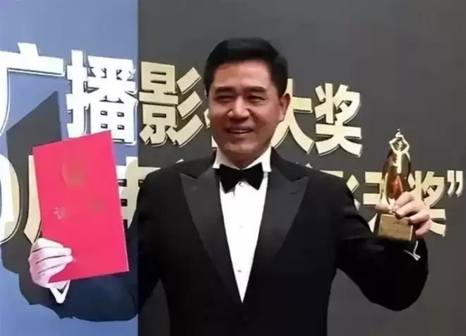 世上没有后悔药！69岁消失已久的陈宝国,已走上另一条路