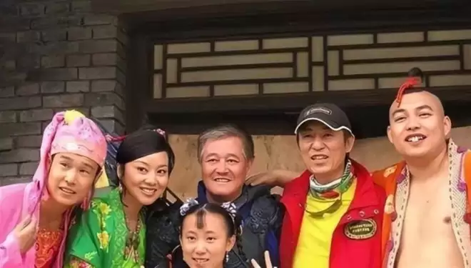 从春晚笑星到县城卖唱，如今已是3个孩子的妈