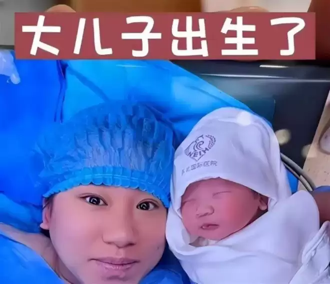 从春晚笑星到县城卖唱，如今已是3个孩子的妈