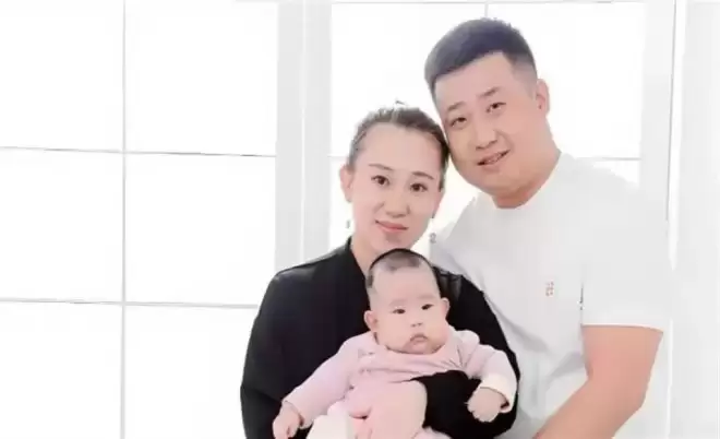 从春晚笑星到县城卖唱，如今已是3个孩子的妈
