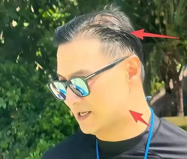 汪峰带森林北母女逛街，手牵手好恩爱