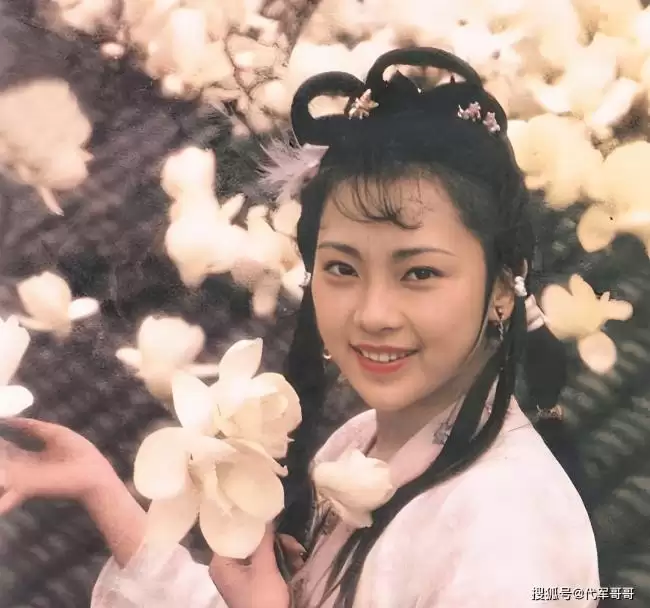 64岁黄秋燕近况：给李连杰生2女 再婚重获幸福