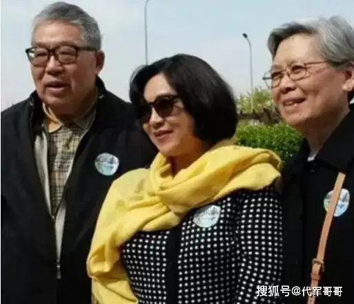 64岁黄秋燕近况：给李连杰生2女 再婚重获幸福