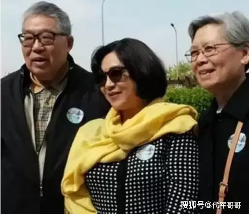 64岁黄秋燕近况：给李连杰生2女 再婚重获幸福