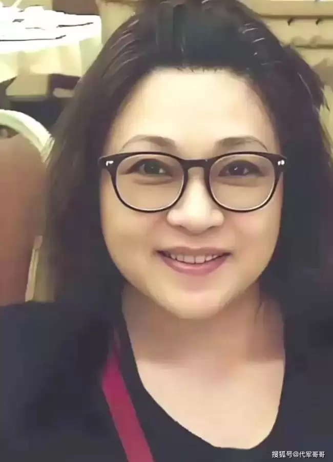 64岁黄秋燕近况：给李连杰生2女 再婚重获幸福