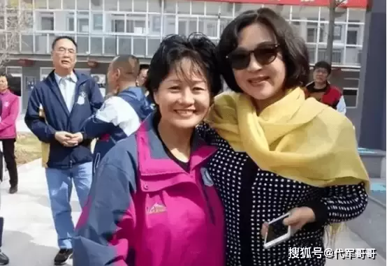 64岁黄秋燕近况：给李连杰生2女 再婚重获幸福