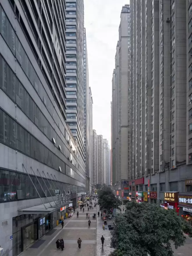 见证27亿“白宫” 中国有个魔幻的亚洲最大社区