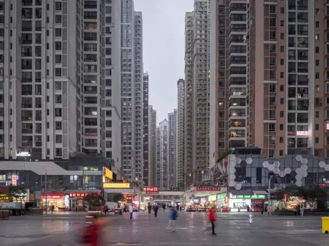 见证27亿“白宫” 中国有个魔幻的亚洲最大社区