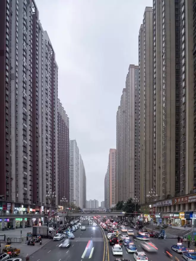 见证27亿“白宫” 中国有个魔幻的亚洲最大社区