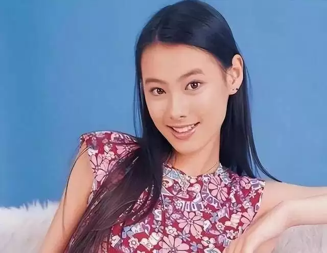 梁洛施：感谢李泽楷的不娶！37岁的她恋上导演